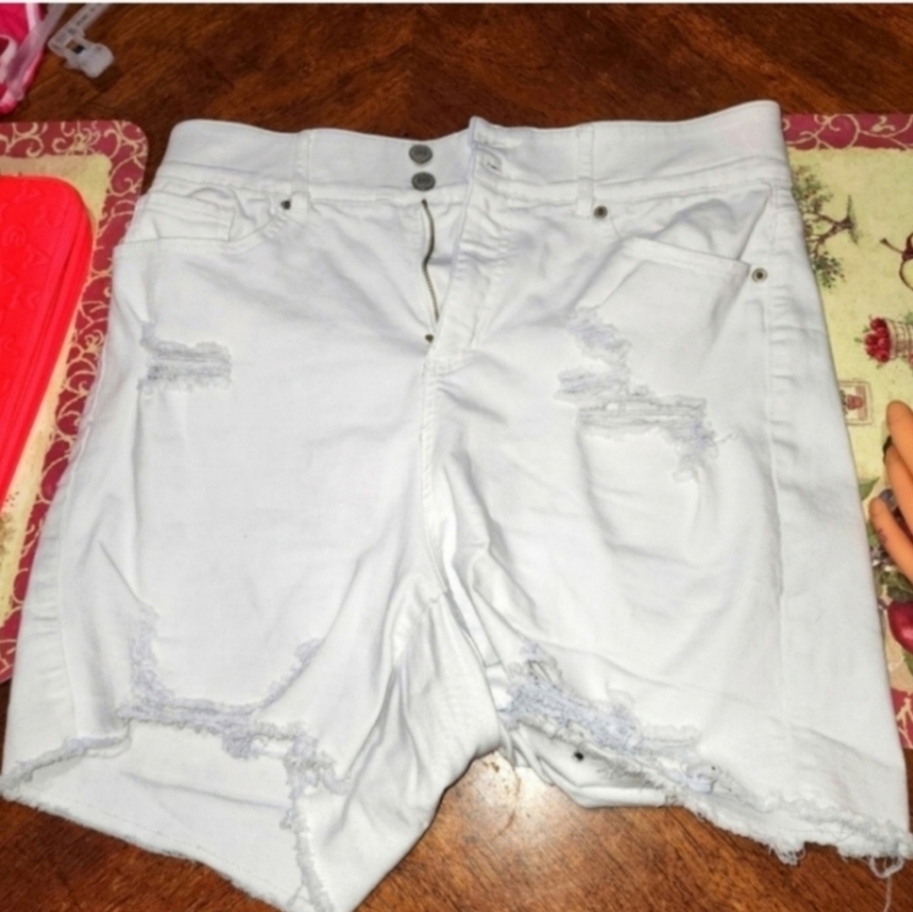 Fashion to figure high rise shorts 18 - Picture 2 of 4